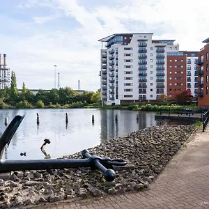 Bay Flat With Water Views Apartment