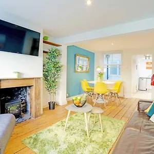 https://sunny-cottage-central-brighton-lanes-sleeps-6-to-8-guests.brighton-hotels-england.com